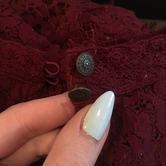 American Eagle maroon lace flutter sleeve top - Picture 5 of 5